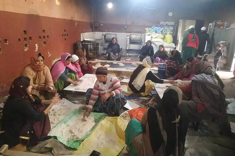 Punjab: प्रधानमंत्री के दौरे से पहले, बल्लन की महिलाओं ने खास लंगर तैयार किया Punjab: प्रधानमंत्री के दौरे से पहले, बल्लन की महिलाओं ने खास लंगर तैयार किया