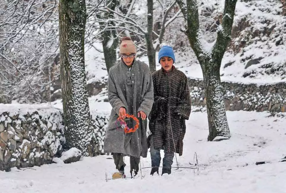 Kashmir में रात का तापमान शून्य से नीचे Kashmir में रात का तापमान शून्य से नीचे