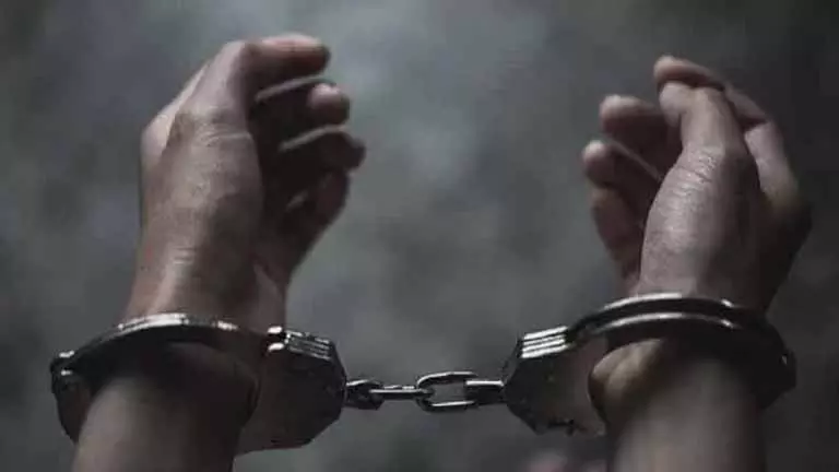 Chennai में चोरी की जांच के बाद महिला ने आत्महत्या की कोशिश की Chennai में चोरी की जांच के बाद महिला ने आत्महत्या की कोशिश की