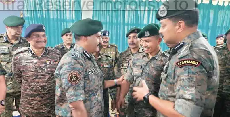 CRPF के DG ने कश्मीर में सुरक्षा स्थिति और ऑपरेशनल तैयारियों की समीक्षा की CRPF के DG ने कश्मीर में सुरक्षा स्थिति और ऑपरेशनल तैयारियों की समीक्षा की