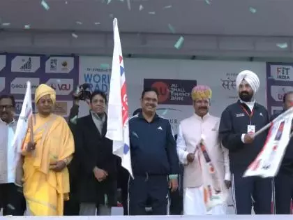 राजस्थान: CM भजन लाल शर्मा ने 17वीं एयू जयपुर मैराथन का उद्घाटन किया राजस्थान: CM भजन लाल शर्मा ने 17वीं एयू जयपुर मैराथन का उद्घाटन किया