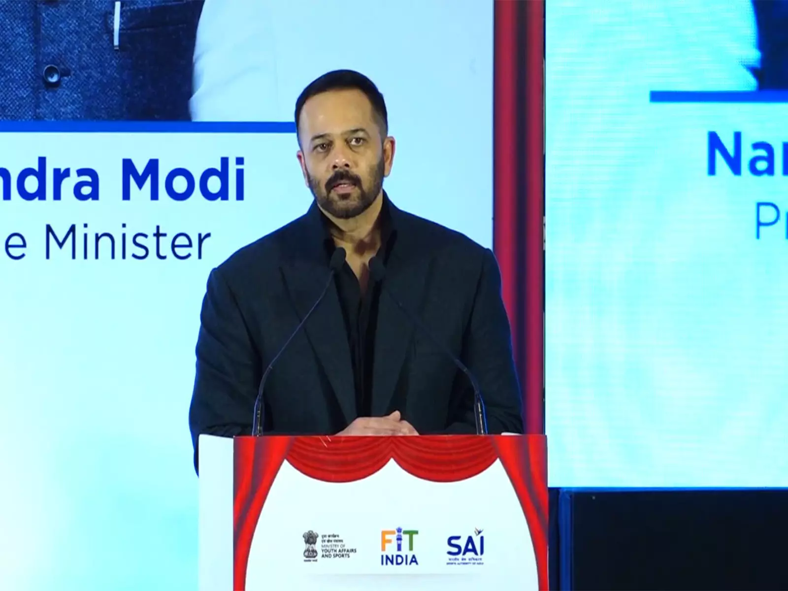 Mumbai में रोहित शेट्टी के आवास के बाहर गोलीबारी की खबर, जांच जारी Mumbai में रोहित शेट्टी के आवास के बाहर गोलीबारी की खबर, जांच जारी