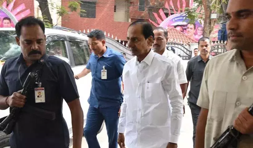 नंदीनगर में KCR के आवास पर SIT की जांच नंदीनगर में KCR के आवास पर SIT की जांच