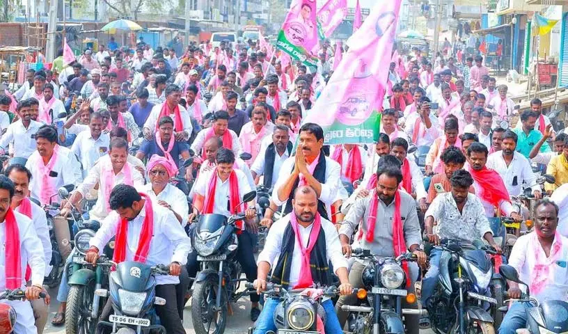 CM के इलाके में विरोध प्रदर्शन शुरू... मद्दूर नगर पालिका गुलाबी रंग में रंग गई CM के इलाके में विरोध प्रदर्शन शुरू... मद्दूर नगर पालिका गुलाबी रंग में रंग गई