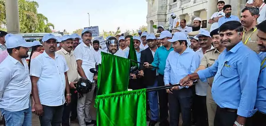 ड्राइवरों की लापरवाही से ज़िंदगी मुश्किल हो जाती है: DC ड्राइवरों की लापरवाही से ज़िंदगी मुश्किल हो जाती है: DC