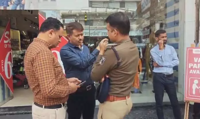 मंडीगेट में पांच दुकानों में बड़ी चोरी, नकदी और सामान लेकर फरार हुए चोर मंडीगेट में पांच दुकानों में बड़ी चोरी, नकदी और सामान लेकर फरार हुए चोर