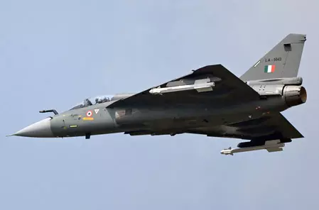 केंद्रीय बजट 2026-27: रक्षा बजट में 15 प्रतिशत की बढ़ोतरी, 7.8 लाख करोड़ रुपए का आवंटन केंद्रीय बजट 2026-27: रक्षा बजट में 15 प्रतिशत की बढ़ोतरी, 7.8 लाख करोड़ रुपए का आवंटन