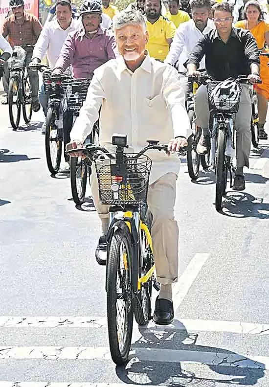 CM Chandrababu : हम दिखा रहे हैं कि विकास का मतलब क्या होता है CM Chandrababu : हम दिखा रहे हैं कि विकास का मतलब क्या होता है