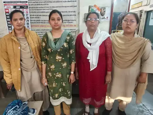 2 महिलाएं दुर्ग से गिरफ्तार, ईसाई धर्म अपनाने दबाव बनाने का आरोप 2 महिलाएं दुर्ग से गिरफ्तार, ईसाई धर्म अपनाने दबाव बनाने का आरोप