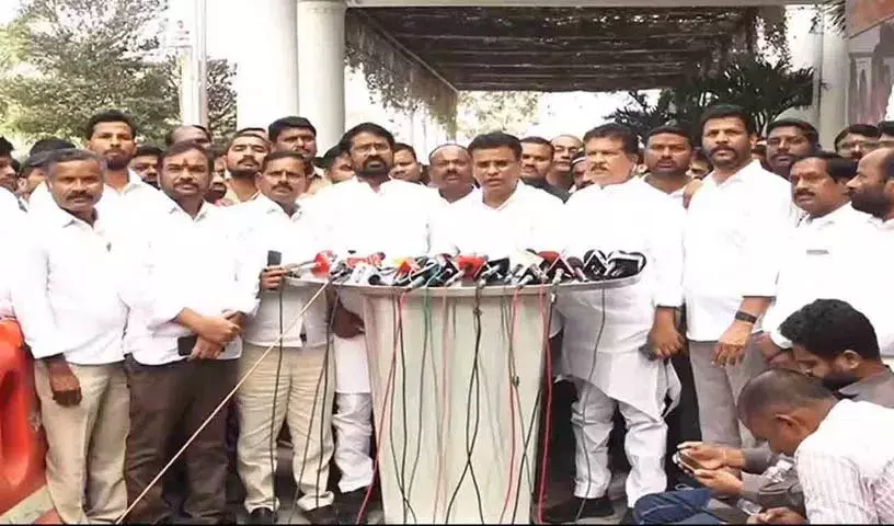 विवेकानंद गौड़ ने KCR को SIT नोटिस पर कांग्रेस पर निशाना साधा विवेकानंद गौड़ ने KCR को SIT नोटिस पर कांग्रेस पर निशाना साधा