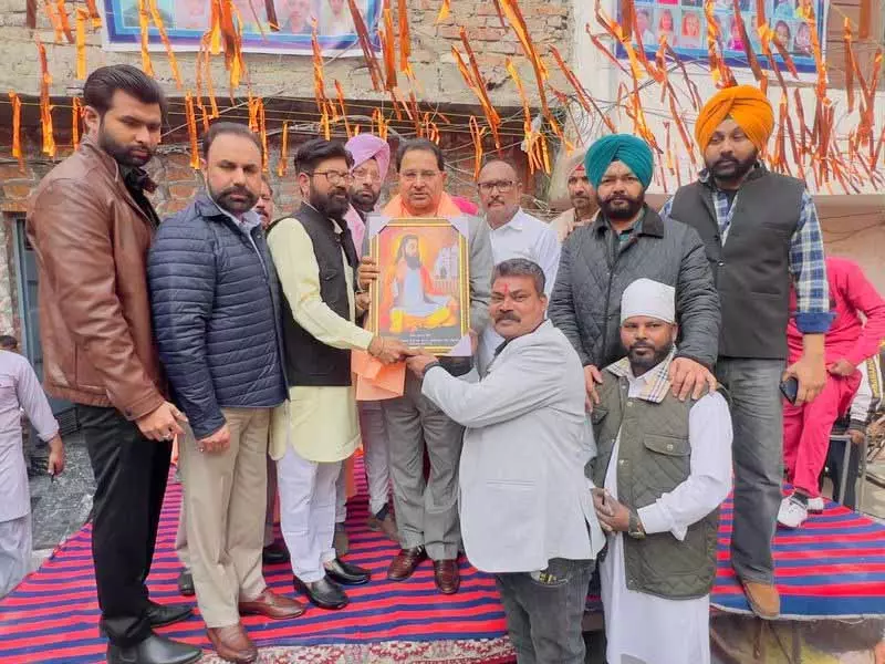 गुरु रविदास जयंती के उपलक्ष्य में Amritsar में शोभा यात्रा निकाली गई गुरु रविदास जयंती के उपलक्ष्य में Amritsar में शोभा यात्रा निकाली गई