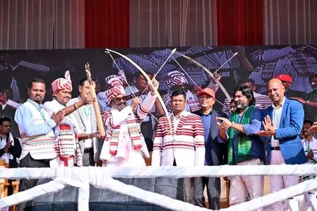 सीएम हेमंत सोरेन ने तिनसुकिया में रैली कर आदिवासियों की पहचान और अधिकार का उठाया मुद्दा सीएम हेमंत सोरेन ने तिनसुकिया में रैली कर आदिवासियों की पहचान और अधिकार का उठाया मुद्दा