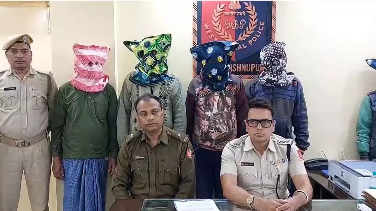 पुलिस ने जयरमबाटी के होटल में honeymoon पर छापा मारा, 6 लोग गिरफ्तार पुलिस ने जयरमबाटी के होटल में honeymoon पर छापा मारा, 6 लोग गिरफ्तार