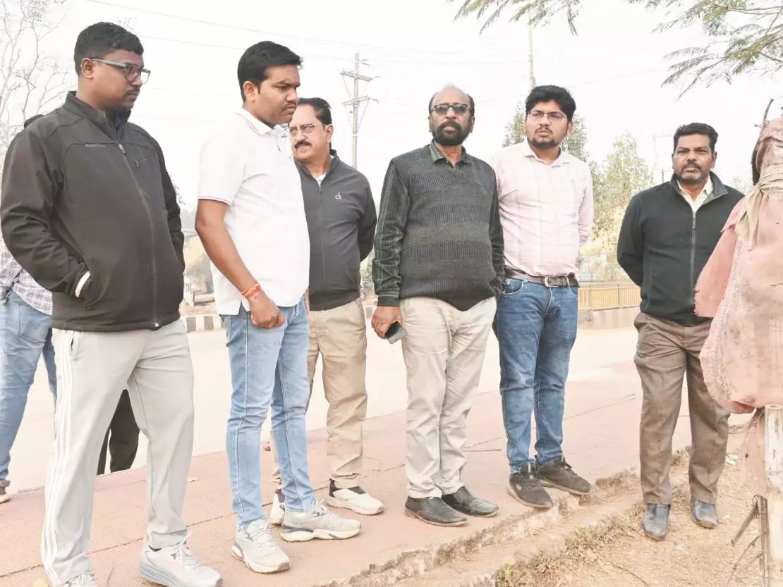जोन-4 के आयुक्त ने किया खेल मैदान, पेयजल व सफाई व्यवस्था का निरीक्षण जोन-4 के आयुक्त ने किया खेल मैदान, पेयजल व सफाई व्यवस्था का निरीक्षण