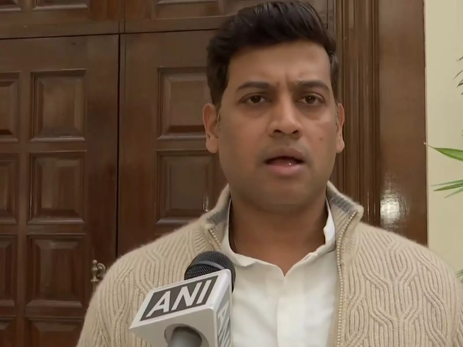 केंद्रीय बजट सबका साथ, सबका विकास दृष्टिकोण को दर्शाता है: Shrikant Shinde केंद्रीय बजट सबका साथ, सबका विकास दृष्टिकोण को दर्शाता है: Shrikant Shinde