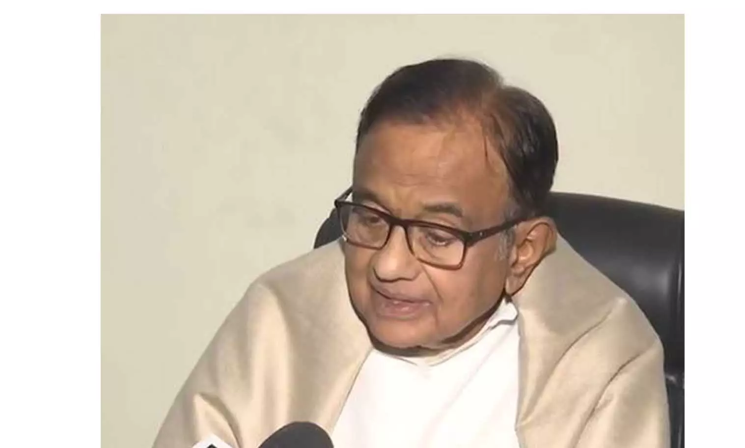 Chidambaram ने केंद्रीय बजट 2026 की आलोचना की, व्यापार जोखिमों, टैरिफ के खतरे और रक्षा खर्च पर चिंता जताई Chidambaram ने केंद्रीय बजट 2026 की आलोचना की, व्यापार जोखिमों, टैरिफ के खतरे और रक्षा खर्च पर चिंता जताई