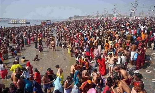 Prayagraj Magh Purnima: माघी पूर्णिमा पर 2.10 करोड़ श्रद्धालुओं ने संगम में लगाई डुबकी Prayagraj Magh Purnima: माघी पूर्णिमा पर 2.10 करोड़ श्रद्धालुओं ने संगम में लगाई डुबकी