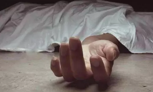 वीडियो कॉल से जुड़ा हुआ था पति, पत्नी ने मौत को लगाया गले