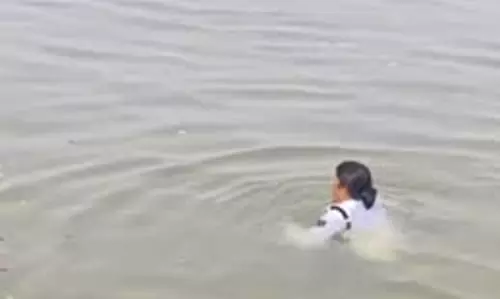 Patna: दीघा घाट पर डूबे दो शख्स, महिला सिपाही ने गंगा में लगाई छलांग Patna: दीघा घाट पर डूबे दो शख्स, महिला सिपाही ने गंगा में लगाई छलांग