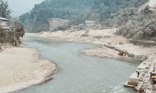 SIKKIM: बंगाल की तरफ तीस्ता सुरक्षा दीवार से सिक्किम के मेली बाजार में बाढ़ का डर SIKKIM: बंगाल की तरफ तीस्ता सुरक्षा दीवार से सिक्किम के मेली बाजार में बाढ़ का डर