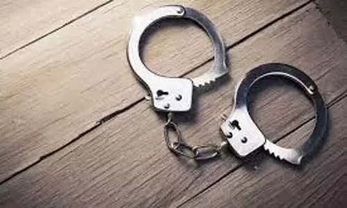 Bihar:बापूधाम स्टेशन से 4 किलो अफीम के साथ तीन तस्कर गिरफ्तार Bihar:बापूधाम स्टेशन से 4 किलो अफीम के साथ तीन तस्कर गिरफ्तार