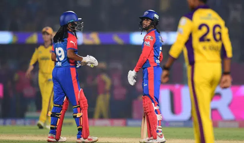 दिल्ली कैपिटल्स ने यूपी वॉरियर्स को हराकर WPL 2026 के प्लेऑफ में जगह बनाई