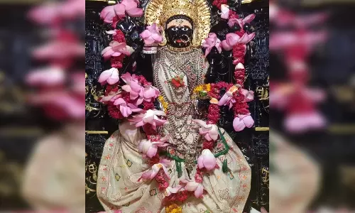 3 फरवरी का पंचांग: कृष्ण पक्ष की द्वितीया तिथि, नोट कर लें शुभ मुहूर्त और राहुकाल