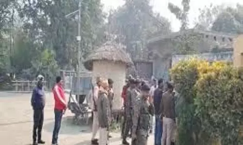 Bihar: घर से संदिग्ध विस्फोटक सामग्री बरामद ,इलाके में दहशत Bihar: घर से संदिग्ध विस्फोटक सामग्री बरामद ,इलाके में दहशत