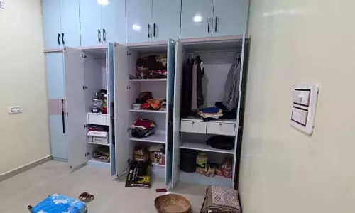 Odisha के क्योंझर में बदमाशों ने बंदूक की नोक पर 6.80 लाख और 11 लाख का सोना लूटा Odisha के क्योंझर में बदमाशों ने बंदूक की नोक पर 6.80 लाख और 11 लाख का सोना लूटा