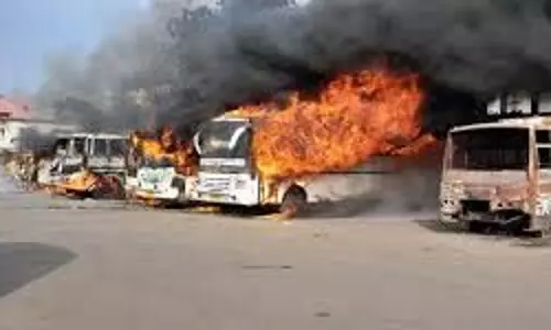 Ranchi  : बस स्टैंड में खड़ी 6 बसों में  आग  लगने से हड़कंप