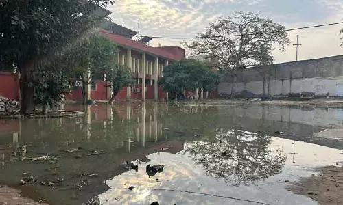 Hisar भिवानी महिला कॉलेज में दूषित पानी जमा, छात्राएं और स्टाफ परेशान Hisar भिवानी महिला कॉलेज में दूषित पानी जमा, छात्राएं और स्टाफ परेशान