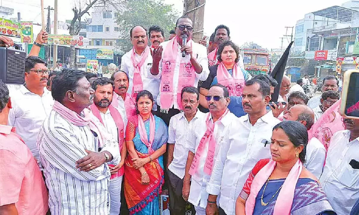 Telangana: पुववाड़ा ने खम्मम में विरोध प्रदर्शन का नेतृत्व किया