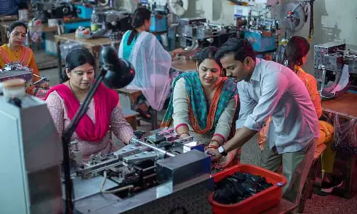 केंद्रीय बजट 2026: MSMEs को सपोर्ट देने के लिए आत्मनिर्भर भारत फंड में 4,000 करोड़ डाले गए केंद्रीय बजट 2026: MSMEs को सपोर्ट देने के लिए आत्मनिर्भर भारत फंड में 4,000 करोड़ डाले गए