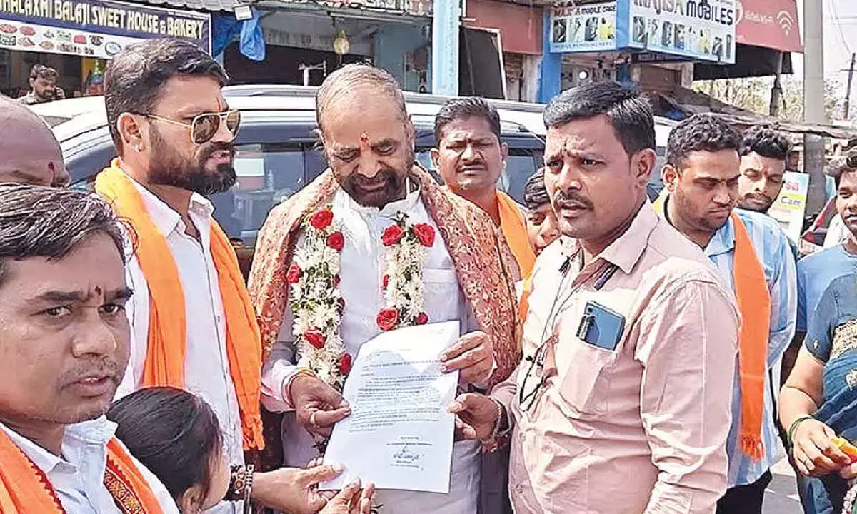 BC कल्याण केंद्र की योजनाओं के प्रभावी उपयोग पर निर्भर करता है: हंसराज अहीर BC कल्याण केंद्र की योजनाओं के प्रभावी उपयोग पर निर्भर करता है: हंसराज अहीर