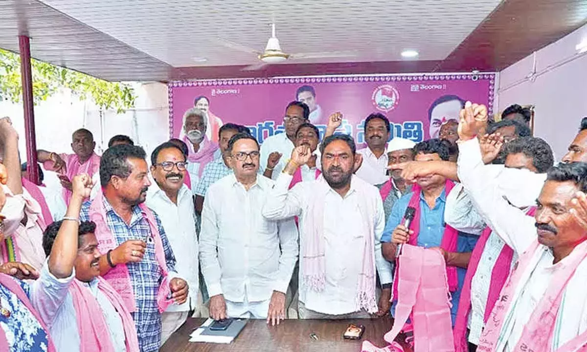 केसीआर को नोटिस देना कांग्रेस के राजनीतिक दिवालियापन को दिखाता है: Errabelli