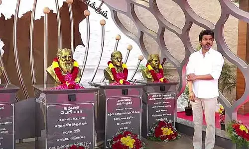Vijay ने थावेका के नीति निर्माताओं को श्रद्धांजलि दी Vijay ने थावेका के नीति निर्माताओं को श्रद्धांजलि दी