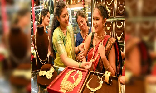 कीमती धातुओं में गिरावट का दौर जारी, चांदी में 23,900 रुपए की गिरावट तो सोना 5,700 रुपए हुआ सस्ता