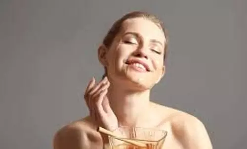 Honey For Detan Oily Skin: ऑयली स्किन की टैनिंग होगी गायब! शहद से बनाएं नेचुरल डी-टैन पैक Honey For Detan Oily Skin: ऑयली स्किन की टैनिंग होगी गायब! शहद से बनाएं नेचुरल डी-टैन पैक