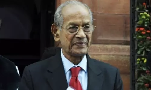93 साल की उम्र में ई. श्रीधरन केरल हाई-स्पीड रेल विजन को आगे बढ़ा रहे 93 साल की उम्र में ई. श्रीधरन केरल हाई-स्पीड रेल विजन को आगे बढ़ा रहे