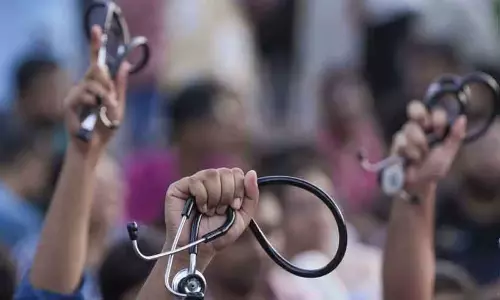 डॉक्टरों ने हड़ताल तेज़ की; मेडिकल कॉलेजों में OPD और टीचिंग का बहिष्कार करेंगे डॉक्टरों ने हड़ताल तेज़ की; मेडिकल कॉलेजों में OPD और टीचिंग का बहिष्कार करेंगे