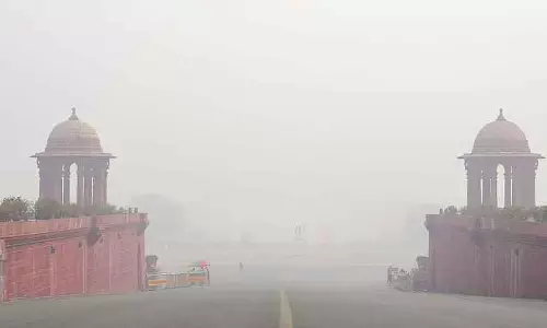 दिल्ली में घने कोहरे के साथ सुबह हुई, ज़्यादातर इलाकों में AQI मध्यम स्तर पर दिल्ली में घने कोहरे के साथ सुबह हुई, ज़्यादातर इलाकों में AQI मध्यम स्तर पर