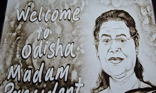 राष्ट्रपति के स्वागत के लिए कलाकार ने बनाया सैंड आर्ट राष्ट्रपति के स्वागत के लिए कलाकार ने बनाया सैंड आर्ट