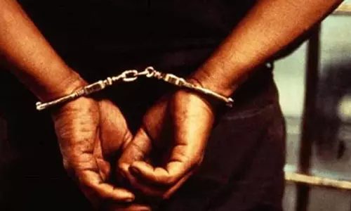 Chennai में मेथामफेटामाइन रखने के आरोप में पांच लोग गिरफ्तार Chennai में मेथामफेटामाइन रखने के आरोप में पांच लोग गिरफ्तार