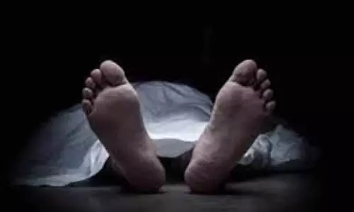 Chennai में एक महिला और उसके बेटे का शव बंद घर में मिला Chennai में एक महिला और उसके बेटे का शव बंद घर में मिला