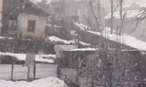 J-K: भद्रवाह में ताज़ा बर्फबारी हुई, अधिकारियों ने एडवाइजरी जारी की