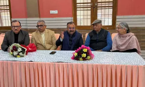 Gandhi Nagar के निवासियों ने अवैध कियोस्क और रिहायशी इलाके में प्रस्तावित शौचालय का विरोध किया