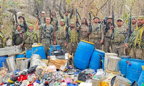 नारायणपुर में नक्सलियों की डंप सामग्री बरामद, फोर्स को बड़ी कामयाबी नारायणपुर में नक्सलियों की डंप सामग्री बरामद, फोर्स को बड़ी कामयाबी