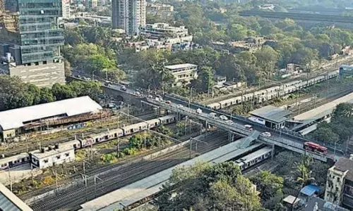 Prabhadevi पुनर्वास की बाधा आखिरकार दूर होने के बाद सेवरी-वर्ली एलिवेटेड रोड का काम फिर से शुरू हुआ Prabhadevi पुनर्वास की बाधा आखिरकार दूर होने के बाद सेवरी-वर्ली एलिवेटेड रोड का काम फिर से शुरू हुआ