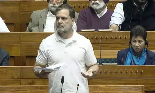 Lok Sabha में राहुल गांधी के पूर्व सेना प्रमुख के संस्मरण से दिए गए बयान पर हंगामा Lok Sabha में राहुल गांधी के पूर्व सेना प्रमुख के संस्मरण से दिए गए बयान पर हंगामा