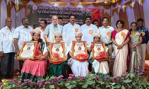 Sirsi : फूलों की प्रदर्शनी में महिलाओं की शक्ति का प्रदर्शन हुआ